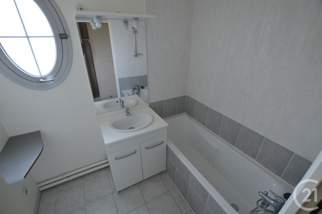 Appartement F2 à vendre - 2 pièces - 46.18 m2 - ST JEAN DE BRAYE - 45 - CENTRE - Century 21 Premium Appartement F2 à vendre - 2 pièces - 46.18 m2 - ST JEAN DE BRAYE - 45 - CENTRE - Century 21 Premium