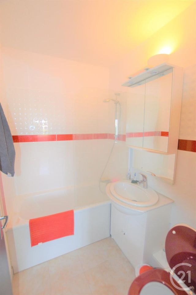 Appartement F1 à louer - 1 pièce - 23.08 m2 - ST JEAN DE BRAYE - 45 - CENTRE - Century 21 Premium Appartement F1 à louer - 1 pièce - 23.08 m2 - ST JEAN DE BRAYE - 45 - CENTRE - Century 21 Premium