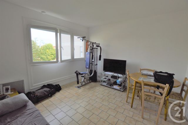 Appartement F1 à louer - 1 pièce - 23.08 m2 - ST JEAN DE BRAYE - 45 - CENTRE - Century 21 Premium Appartement F1 à louer - 1 pièce - 23.08 m2 - ST JEAN DE BRAYE - 45 - CENTRE - Century 21 Premium