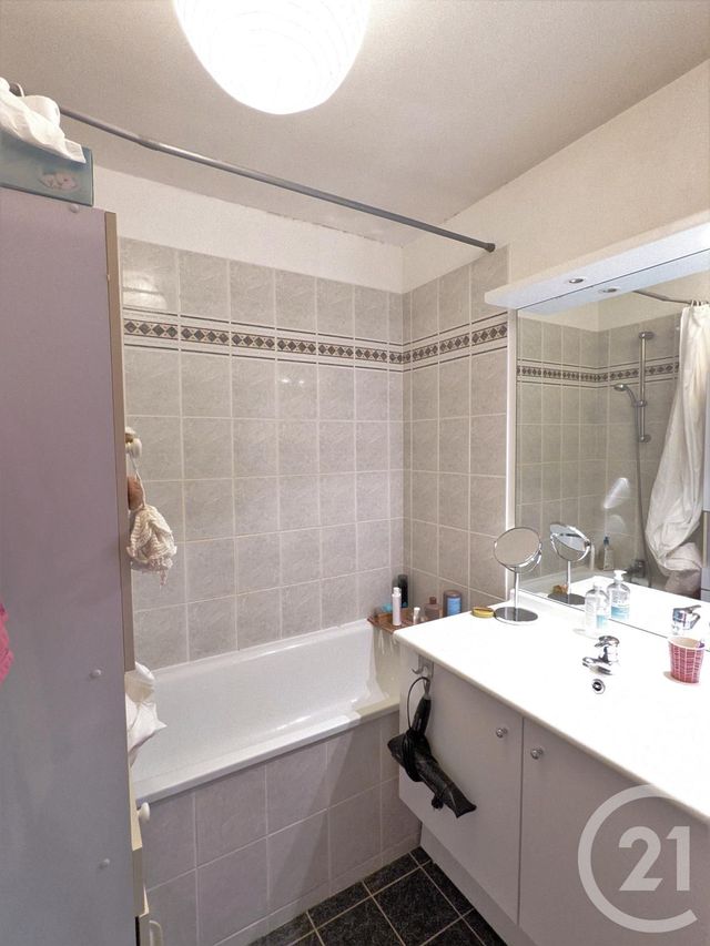 Afficher la photo en grand Appartement F3 à vendre - 3 pièces - 62.68 m2 - ST JEAN DE BRAYE - 45 - CENTRE - Century 21 Premium