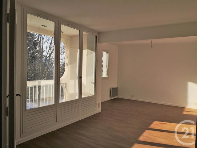 Afficher la photo en grand Appartement T3 à vendre - 4 pièces - 80.1 m2 - ORLEANS - 45 - CENTRE - Century 21 Premium