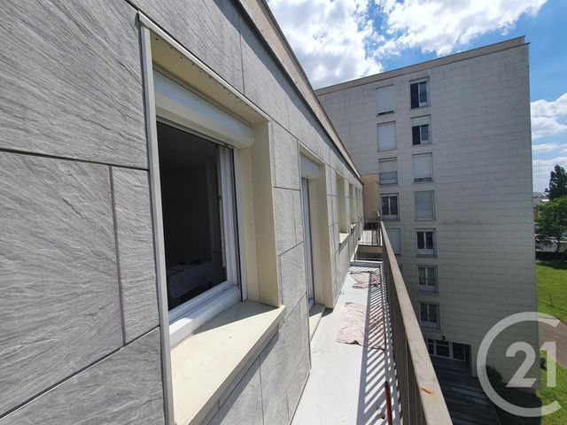Afficher la photo en grand Appartement F4 à vendre - 4 pièces - 75.7 m2 - FLEURY LES AUBRAIS - 45 - CENTRE - Century 21 Premium