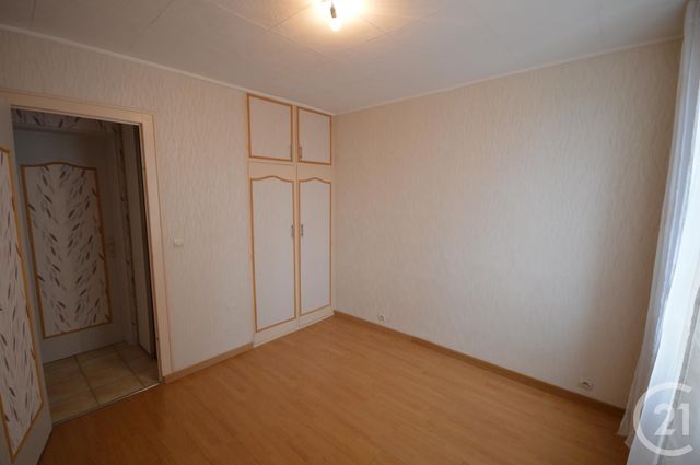 Afficher la photo en grand Appartement F4 à vendre - 4 pièces - 66.4 m2 - ST JEAN DE LA RUELLE - 45 - CENTRE - Century 21 Premium