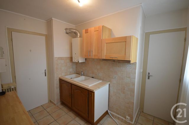 Afficher la photo en grand Appartement F4 à vendre - 4 pièces - 66.4 m2 - ST JEAN DE LA RUELLE - 45 - CENTRE - Century 21 Premium