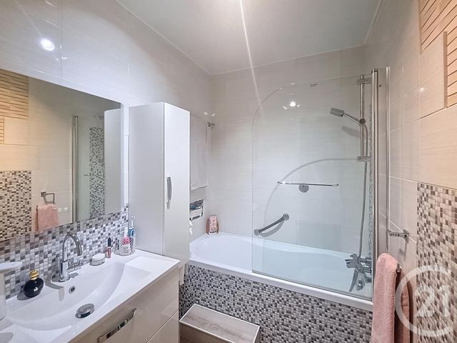 Appartement à vendre - 4 pièces - 70,27 m2 - Fleury Les Aubrais - 45 - CENTRE