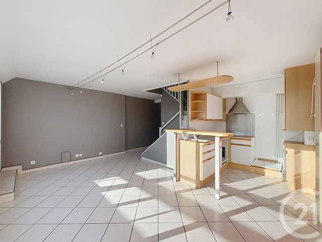 Appartement F3 Duplex à louer ST JEAN DE BRAYE