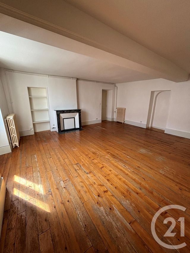 Appartement F3 à louer - 3 pièces - 100 m2 - Fleury Les Aubrais - 45 - CENTRE