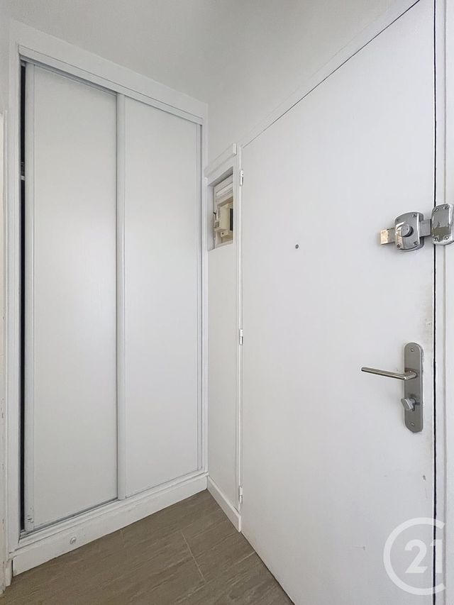 Afficher la photo en grand Appartement F1 à vendre - 1 pièce - 27,93 m2 - Orleans - 45 - CENTRE