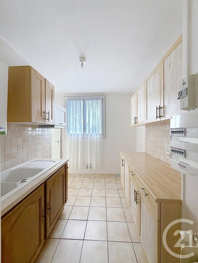 Afficher la photo en grand Appartement F3 à vendre - 3 pièces - 66 m2 - St Jean De La Ruelle - 45 - CENTRE