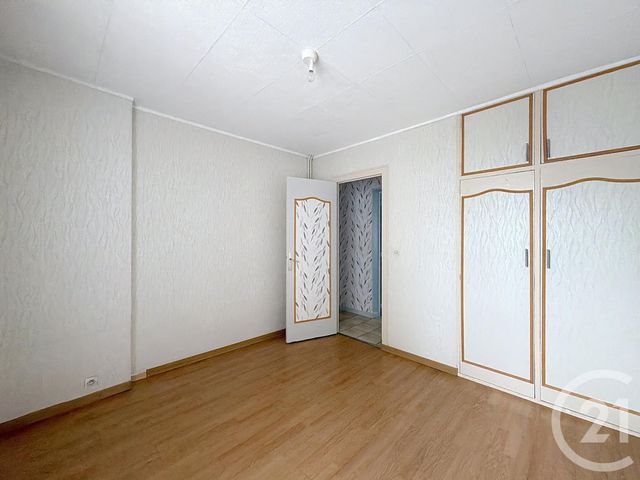 Afficher la photo en grand Appartement F3 à vendre - 3 pièces - 66 m2 - St Jean De La Ruelle - 45 - CENTRE