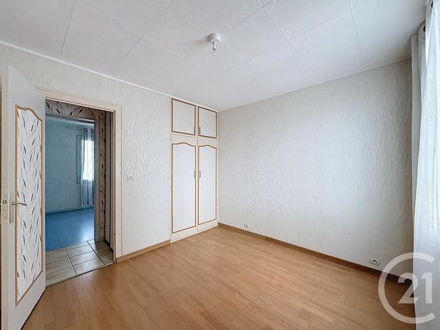 Afficher la photo en grand Appartement F3 à vendre - 3 pièces - 66 m2 - St Jean De La Ruelle - 45 - CENTRE