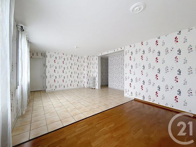 Afficher la photo en grand Appartement F3 à vendre - 3 pièces - 66 m2 - St Jean De La Ruelle - 45 - CENTRE
