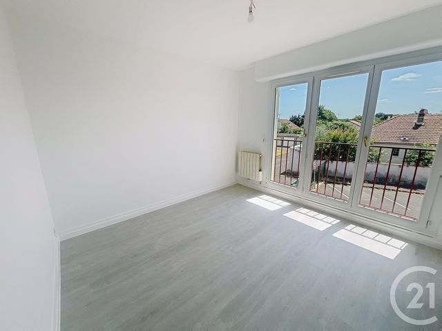 Appartement F2 à louer - 2 pièces - 44 m2 - St Jean De La Ruelle - 45 - CENTRE