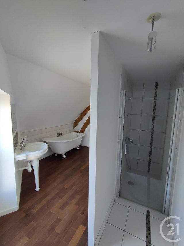 Maison à louer - 4 pièces - 79,50 m2 - Neuville Aux Bois - 45 - CENTRE