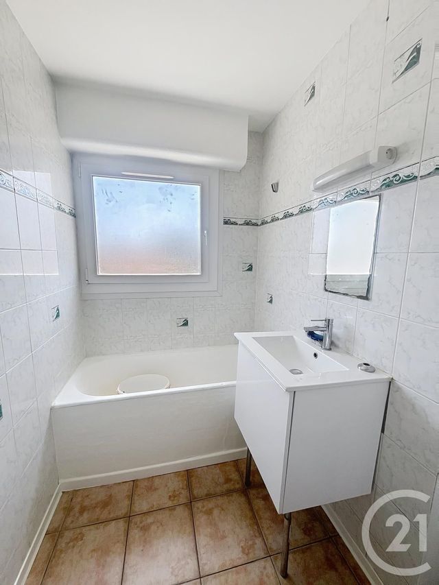 Appartement F2 &agrave; louer - 2 pi&egrave;ces - 44 m2 - St Jean De La Ruelle - 45 - CENTRE