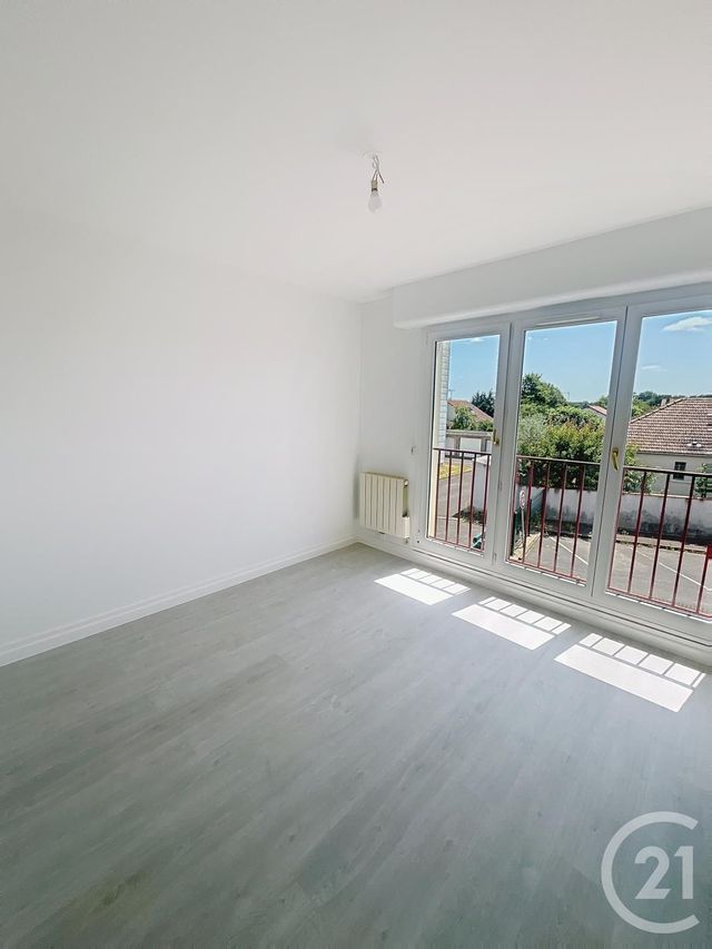 Appartement F2 &agrave; louer - 2 pi&egrave;ces - 44 m2 - St Jean De La Ruelle - 45 - CENTRE