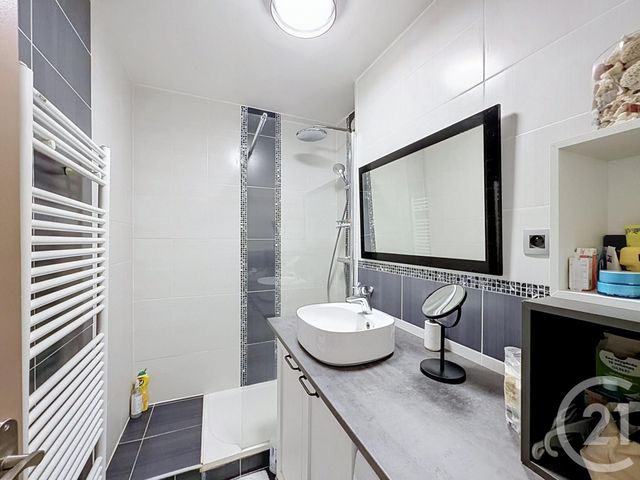 Appartement T4 &agrave; vendre - 4 pi&egrave;ces - 75,35 m2 - St Jean De La Ruelle - 45 - CENTRE