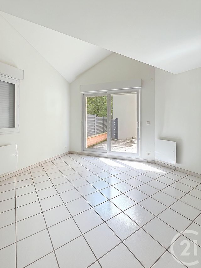 Maison &agrave; louer - 3 pi&egrave;ces - 83,83 m2 - Ingre - 45 - CENTRE