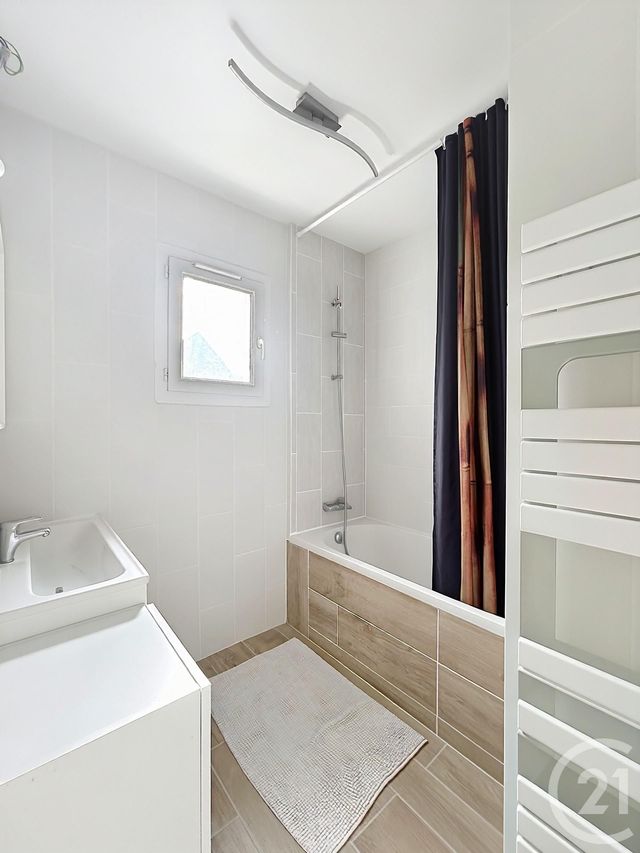 Maison &agrave; louer - 6 pi&egrave;ces - 115 m2 - Saran - 45 - CENTRE