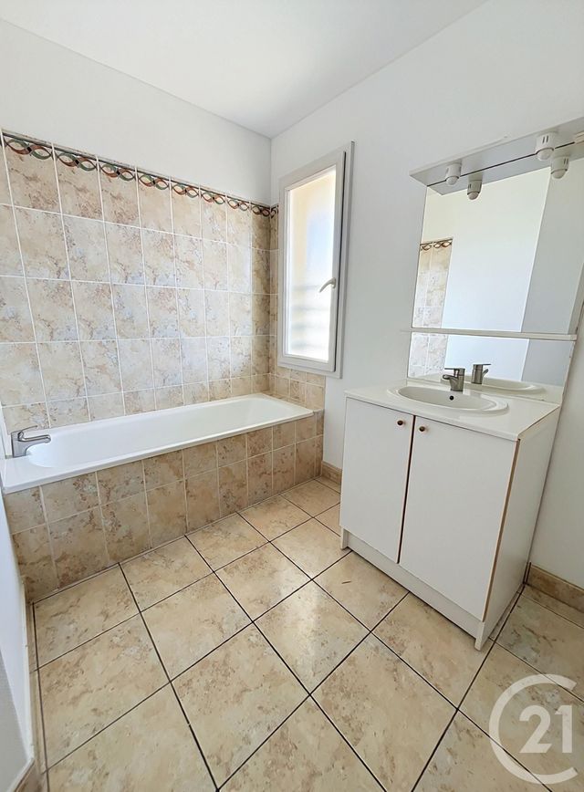 Appartement F3 &agrave; louer - 3 pi&egrave;ces - 68,71 m2 - Fleury Les Aubrais - 45 - CENTRE