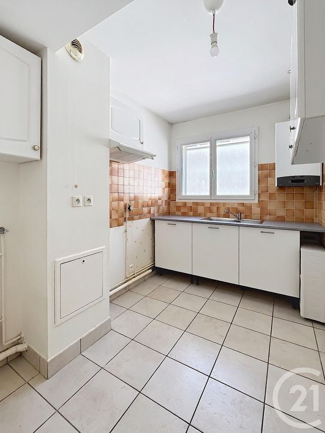 Appartement F3 &agrave; louer - 3 pi&egrave;ces - 68,71 m2 - Fleury Les Aubrais - 45 - CENTRE