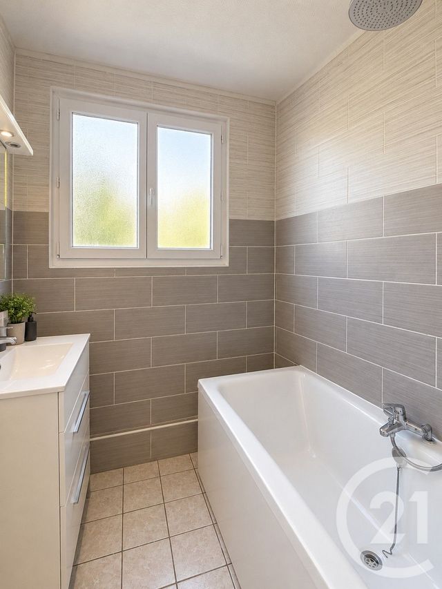 Appartement F4 &agrave; louer - 4 pi&egrave;ces - 80 m2 - St Jean De Braye - 45 - CENTRE