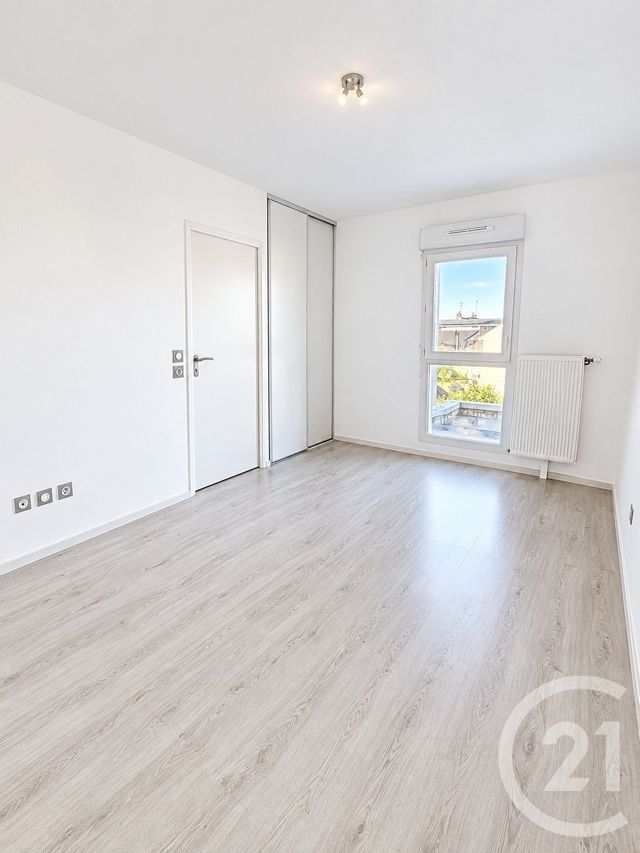 Appartement F2 &agrave; louer - 2 pi&egrave;ces - 42 m2 - La Chapelle St Mesmin - 45 - CENTRE